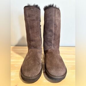 SOLD 🤎 Dark Brown Bailey Bow Tall Uggs Size 7 🤎